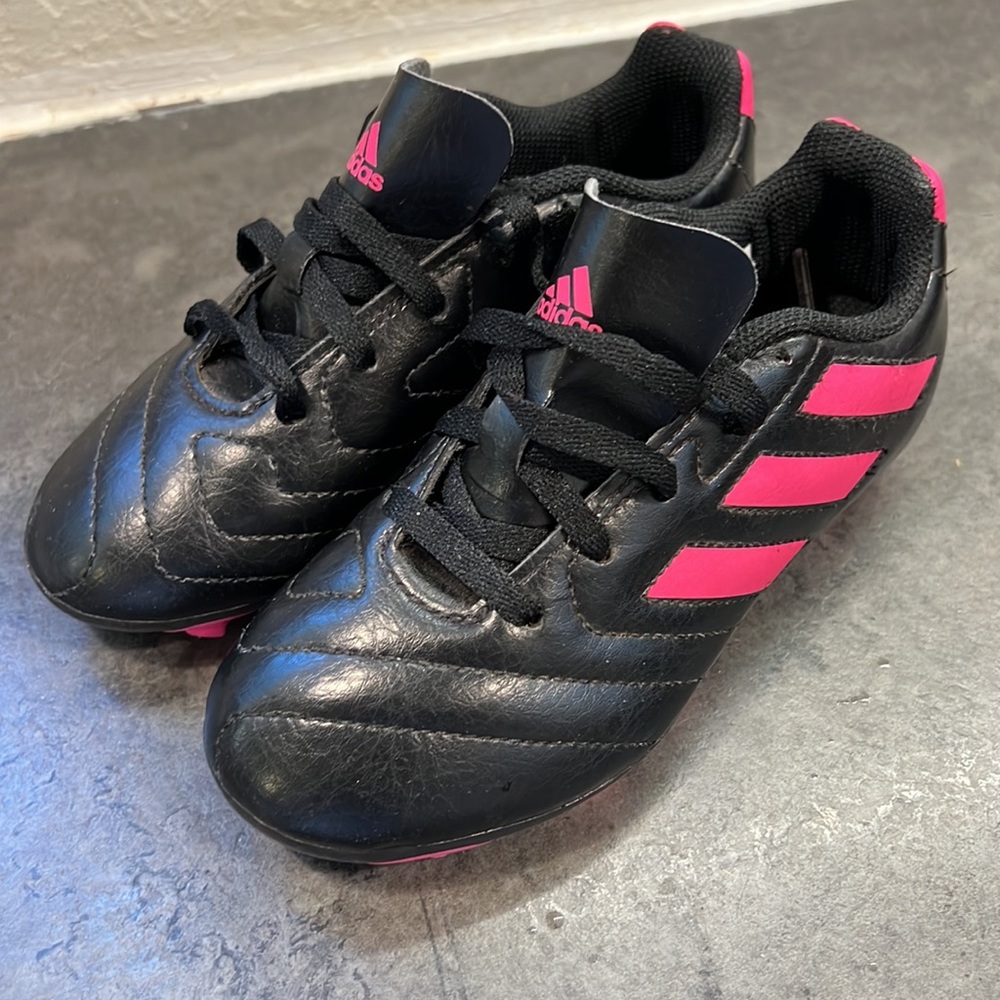 Soccer cleats